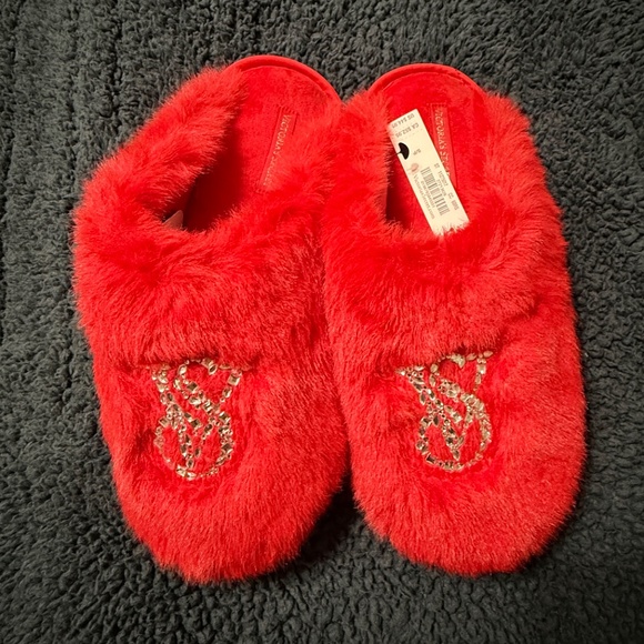 VICTORIA'S SECRET Luxe Plush Closed-Toe Slippers SZ S -Red NEW - Picture 4 of 12